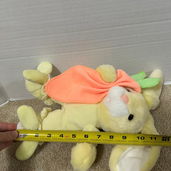Vintage 11” Commonwealth Plush Yellow Bunny Rabbit w Carrot Blanket & Slippers - Picture 8 of 8